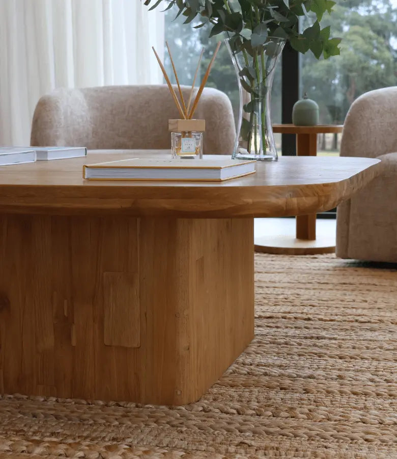 Mesa de Centro Senda en madera natural, fabricada a medida por Casa Líder en Medellín