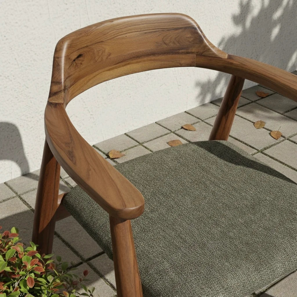 Silla de Comedor Terracota en madera natural, fabricada a medida por Casa Líder en Medellín