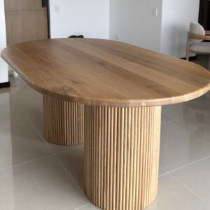 Mesa de comedor Solstice de diseño curvo en madera - Casa Líder Mobiliario