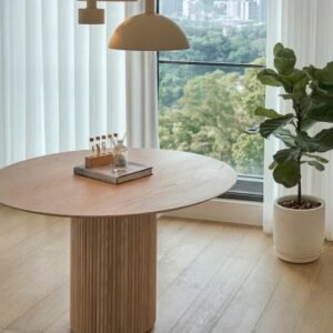 Mesa de comedor Aura de diseño curvo en madera - Casa Líder Mobiliario